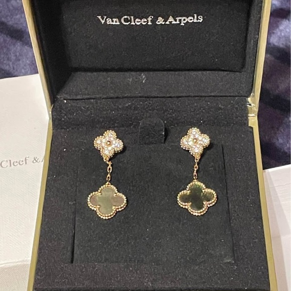 Van Cleef & Arpels Gold Clover Earrings - Picture 2 of 4